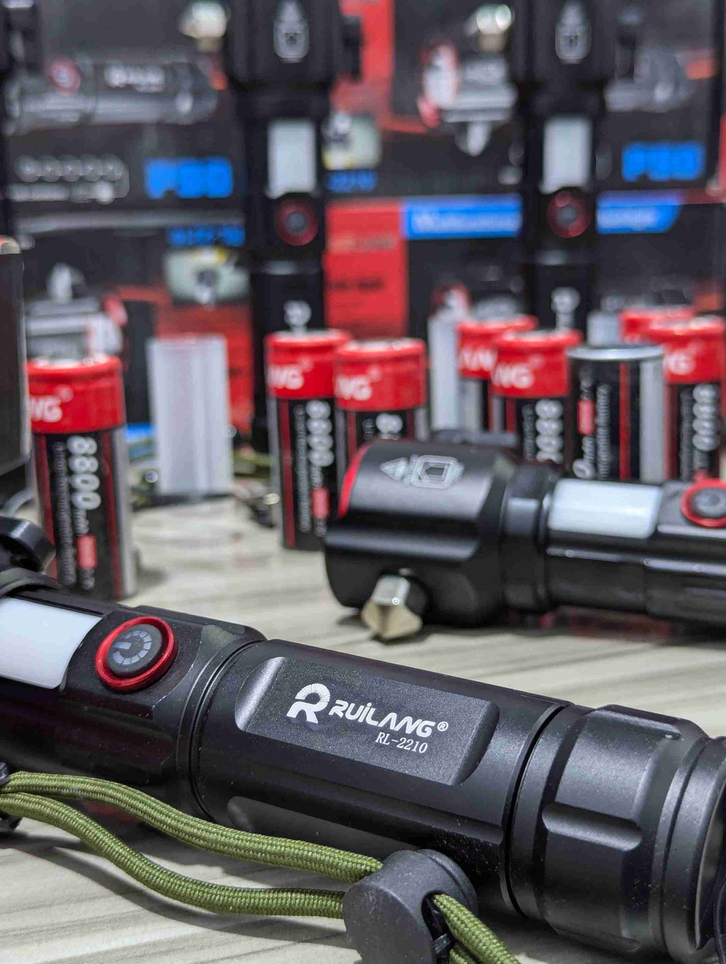 (Original RL 2210) Super Powerful 8-in-1 Emergency Flashlight & Charging Bank | 1km Range With One Extra Cell🔥