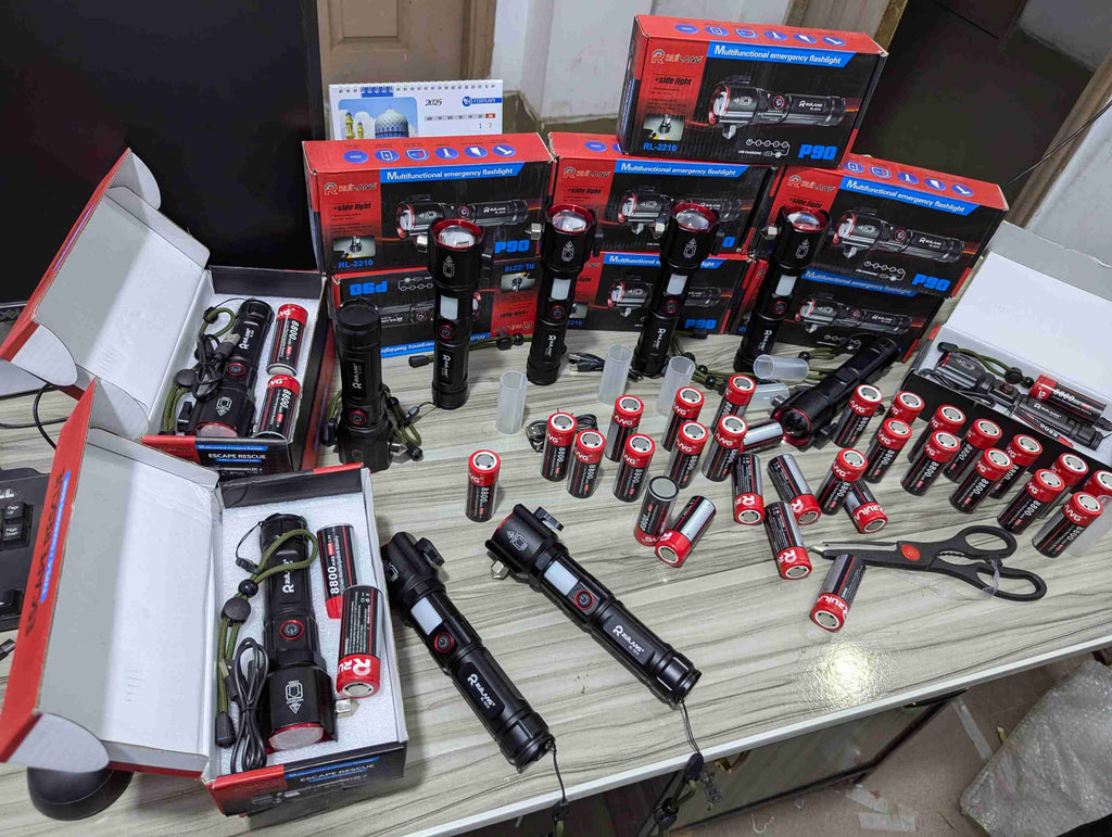 (Original RL 2210) Super Powerful 8-in-1 Emergency Flashlight & Charging Bank | 1km Range With One Extra Cell🔥